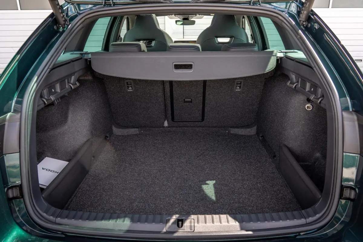 1.5 TSI 150pk DSG MHEV Sportline Business | Panoramadak | LMV 19" | Soundsysteem Canton