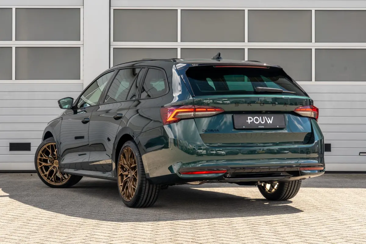 1.5 TSI 150pk DSG MHEV Sportline Business | Panoramadak | LMV 19" | Soundsysteem Canton