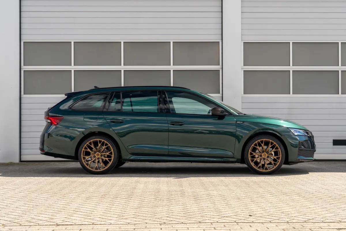 1.5 TSI 150pk DSG MHEV Sportline Business | Panoramadak | LMV 19" | Soundsysteem Canton