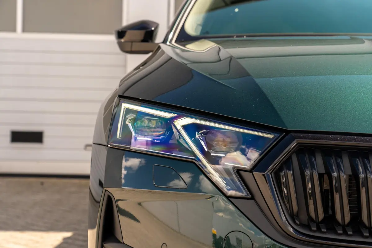 1.5 TSI 150pk DSG MHEV Sportline Business | Panoramadak | LMV 19" | Soundsysteem Canton
