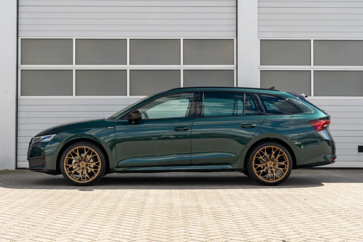 1.5 TSI 150pk DSG MHEV Sportline Business | Panoramadak | LMV 19" | Soundsysteem Canton