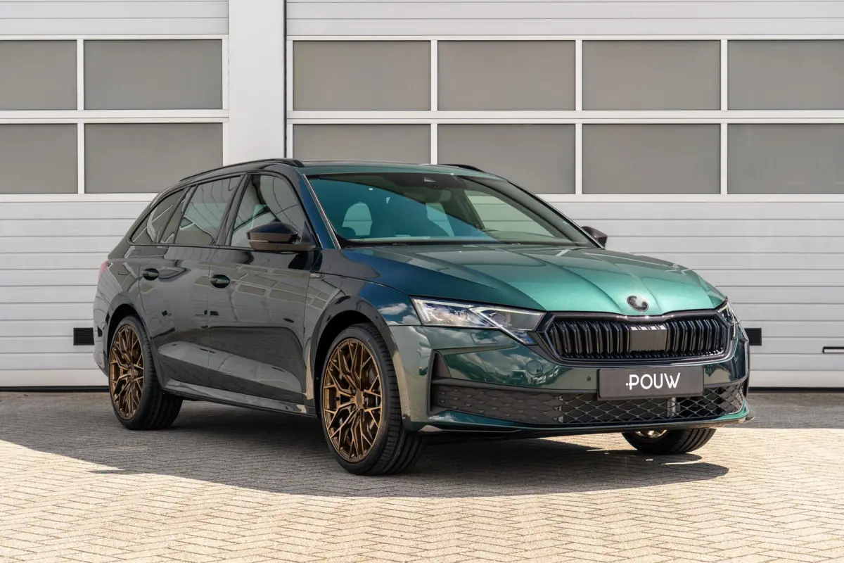 1.5 TSI 150pk DSG MHEV Sportline Business | Panoramadak | LMV 19" | Soundsysteem Canton