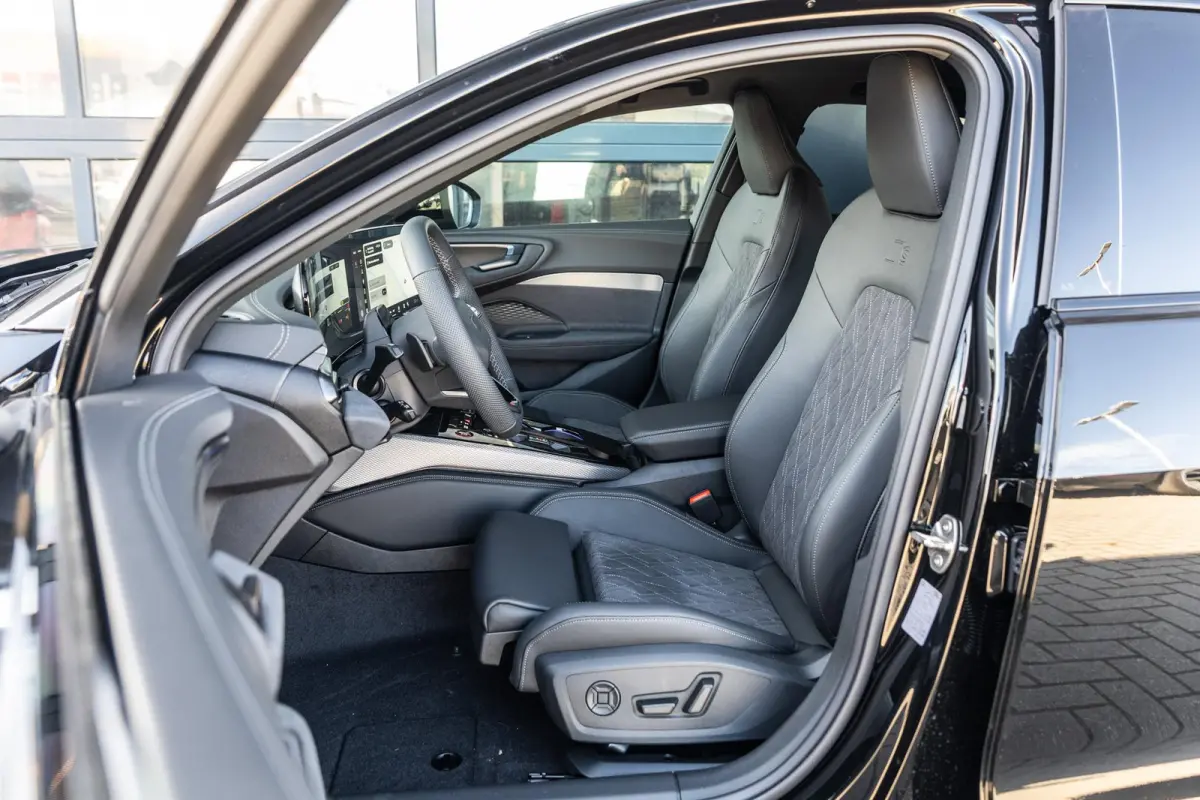 Limousine 2.0 299pk quattro S Edition | 20" Velgen | Winterpakket