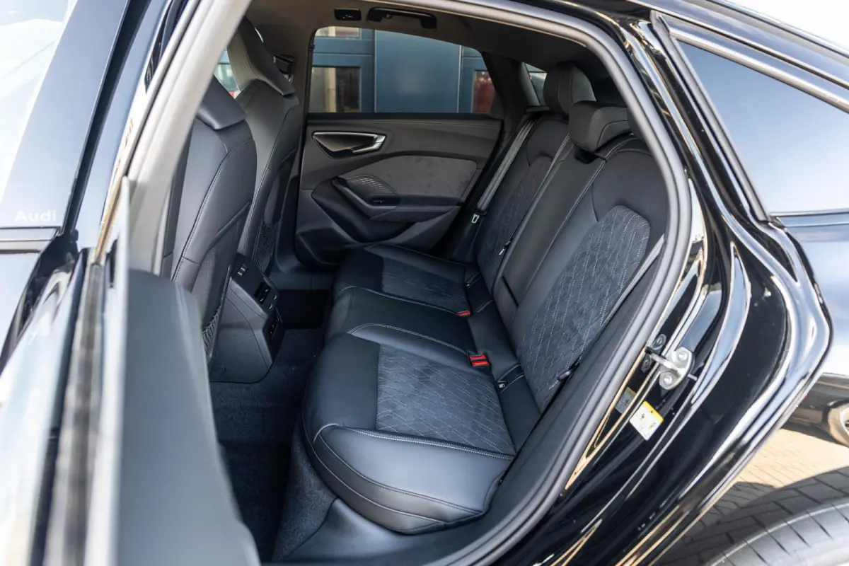 Limousine 2.0 299pk quattro S Edition | 20" Velgen | Winterpakket