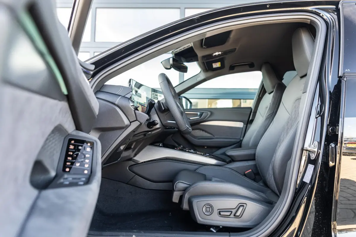 Limousine 2.0 299pk quattro S Edition | 20" Velgen | Winterpakket