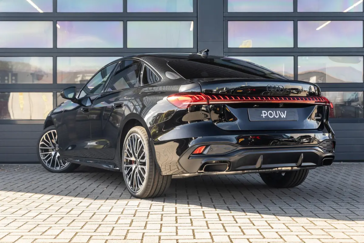 Limousine 2.0 299pk quattro S Edition | 20" Velgen | Winterpakket