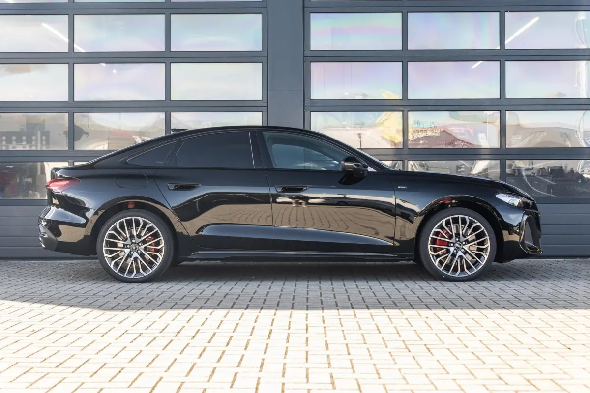 Limousine 2.0 299pk quattro S Edition | 20" Velgen | Winterpakket