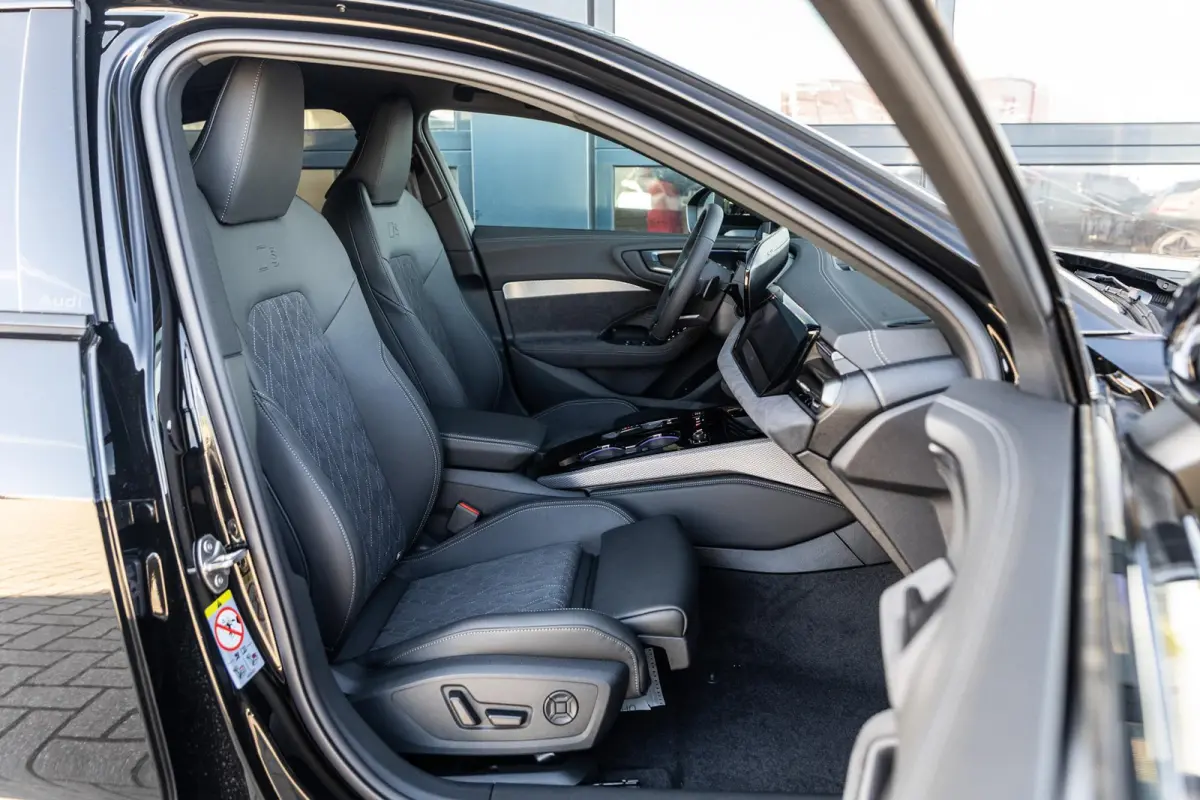 Limousine 2.0 299pk quattro S Edition | 20" Velgen | Winterpakket