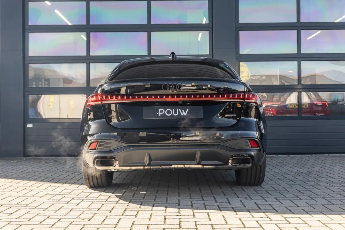 Limousine 2.0 299pk quattro S Edition | 20" Velgen | Winterpakket