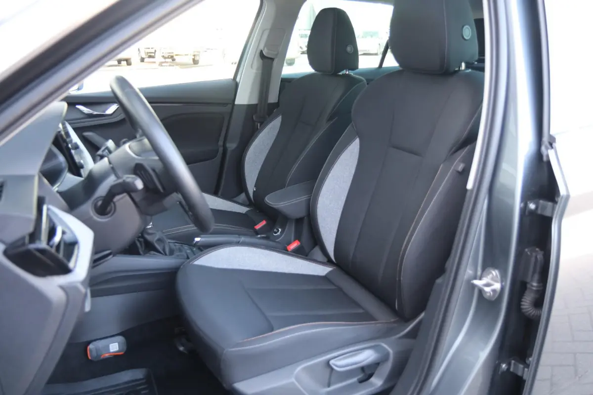 1.0 TSI 115pk DSG Selection | Camera | Smartlink | Parkeersensoren Voor + Achter | Stoelverwarming