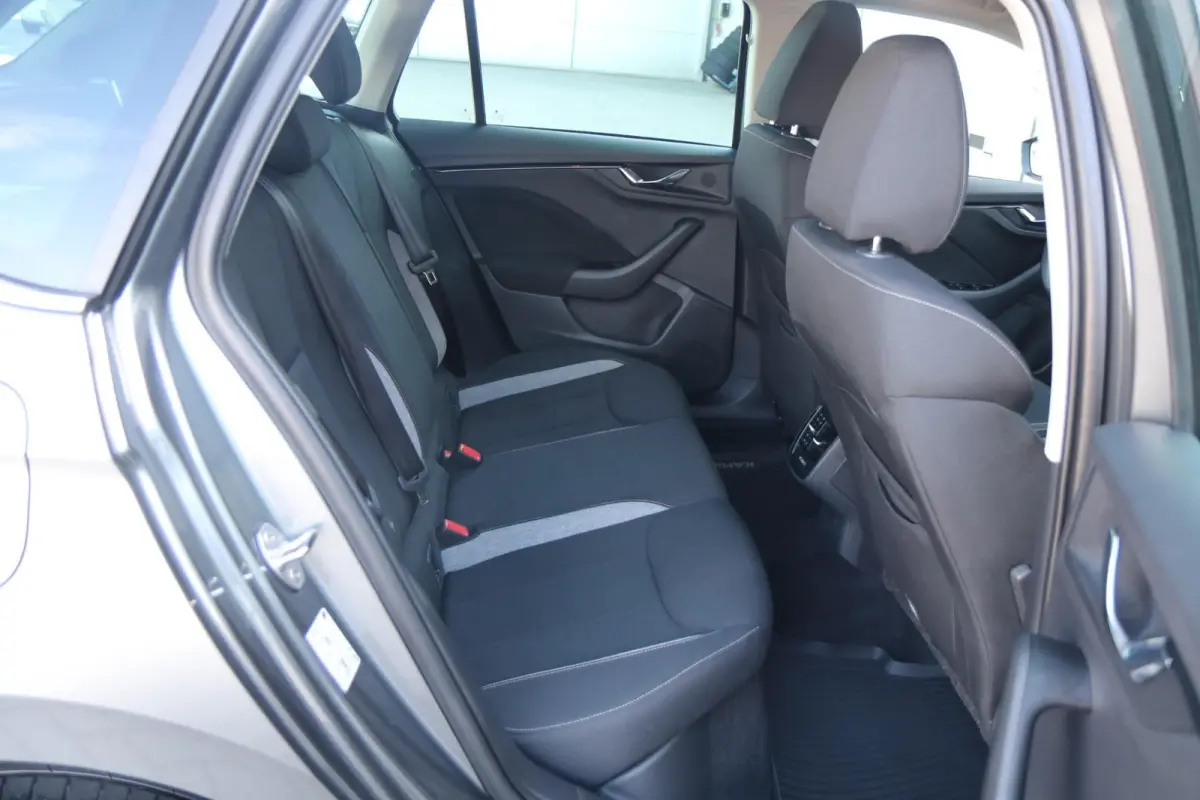 1.0 TSI 115pk DSG Selection | Camera | Smartlink | Parkeersensoren Voor + Achter | Stoelverwarming