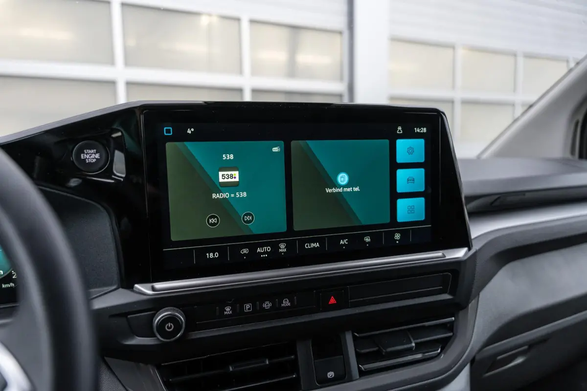 2.0 TDI 110pk L1H1 28 Life | Trekhaak | Apple Carplay/Android Auto | Laadvloer