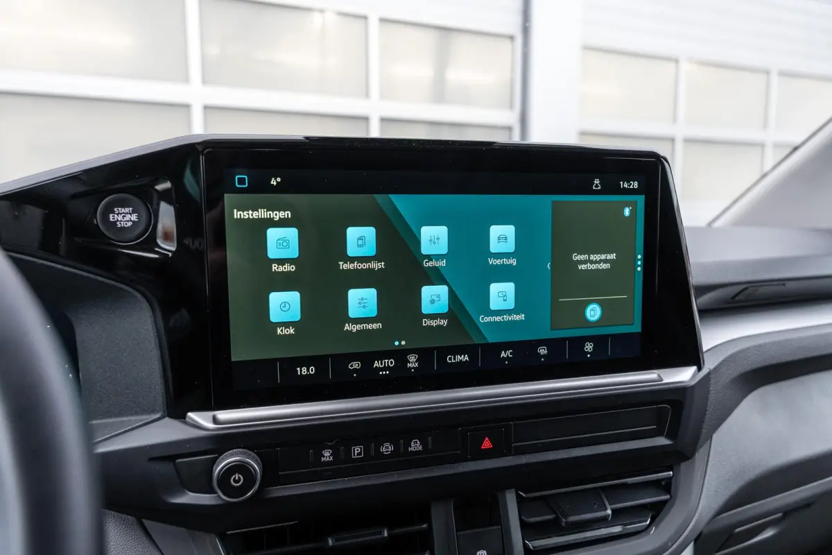 2.0 TDI 110pk L1H1 28 Life | Trekhaak | Apple Carplay/Android Auto | Laadvloer