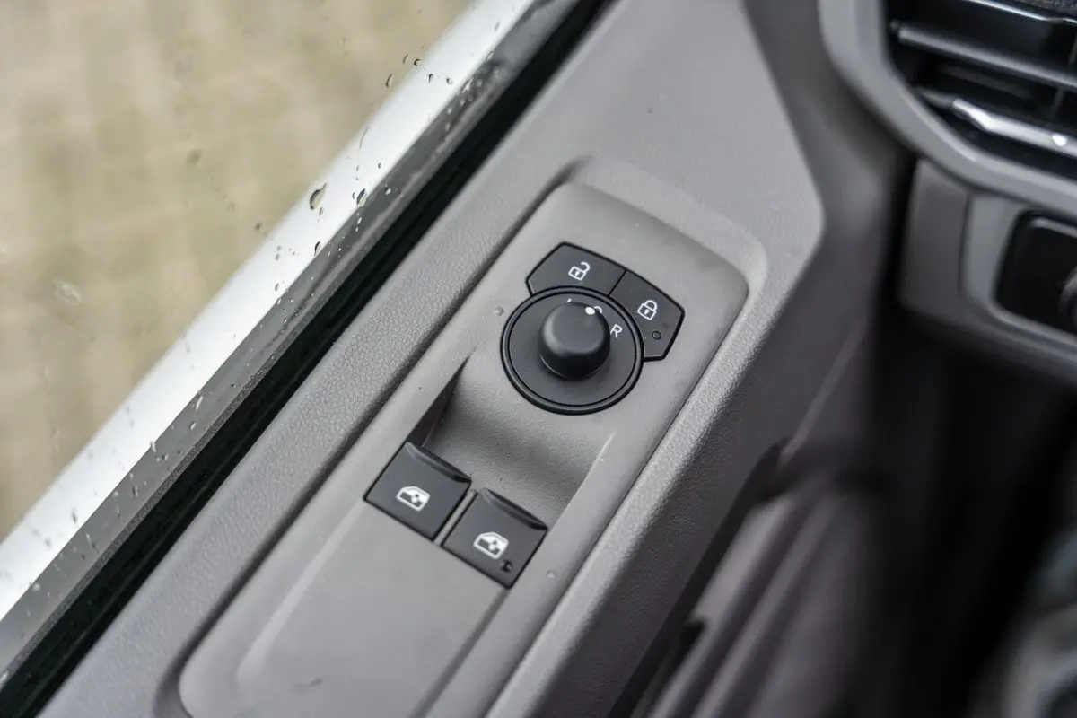 2.0 TDI 110pk L1H1 28 Life | Trekhaak | Apple Carplay/Android Auto | Laadvloer
