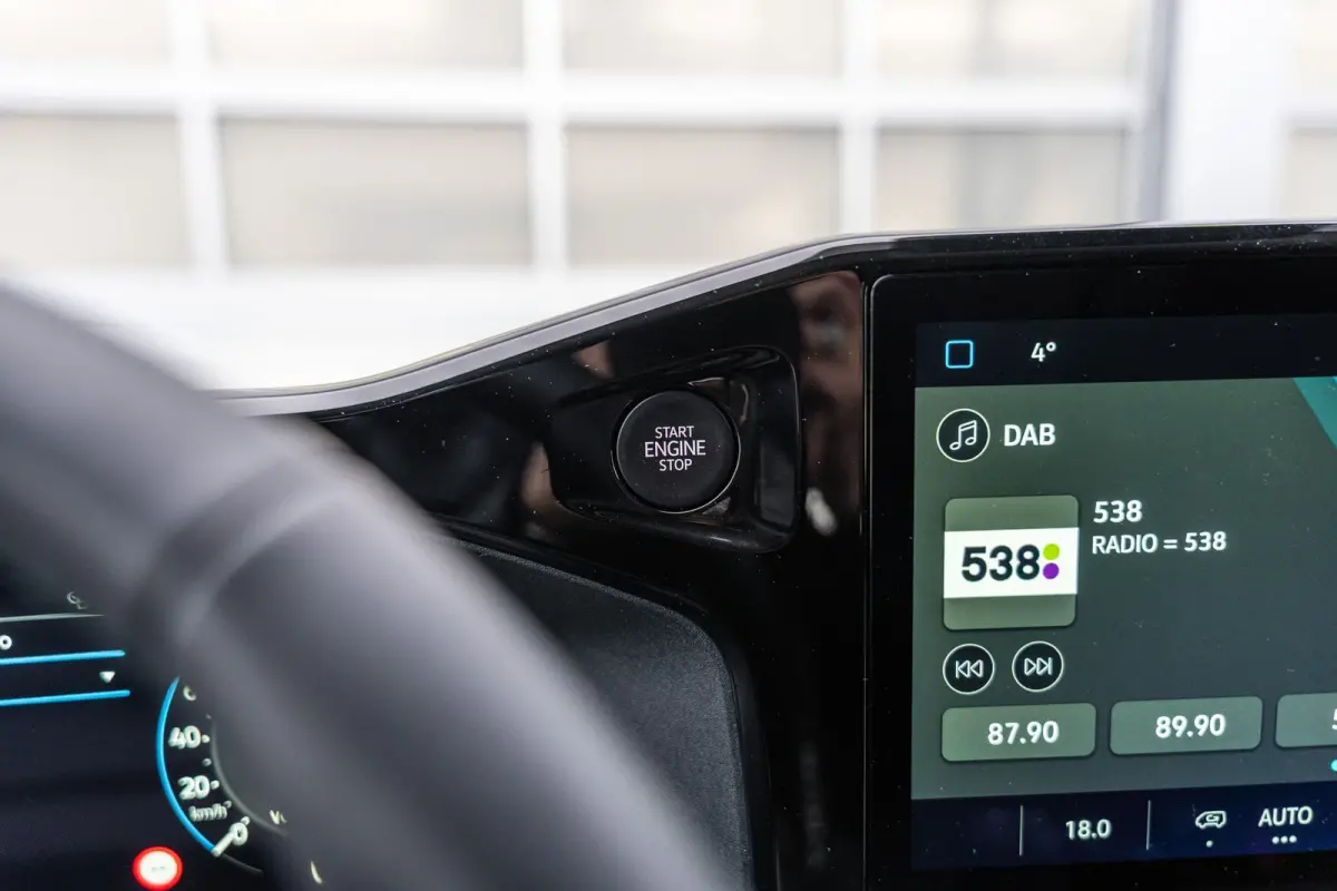 2.0 TDI 110pk L1H1 28 Life | Trekhaak | Apple Carplay/Android Auto | Laadvloer