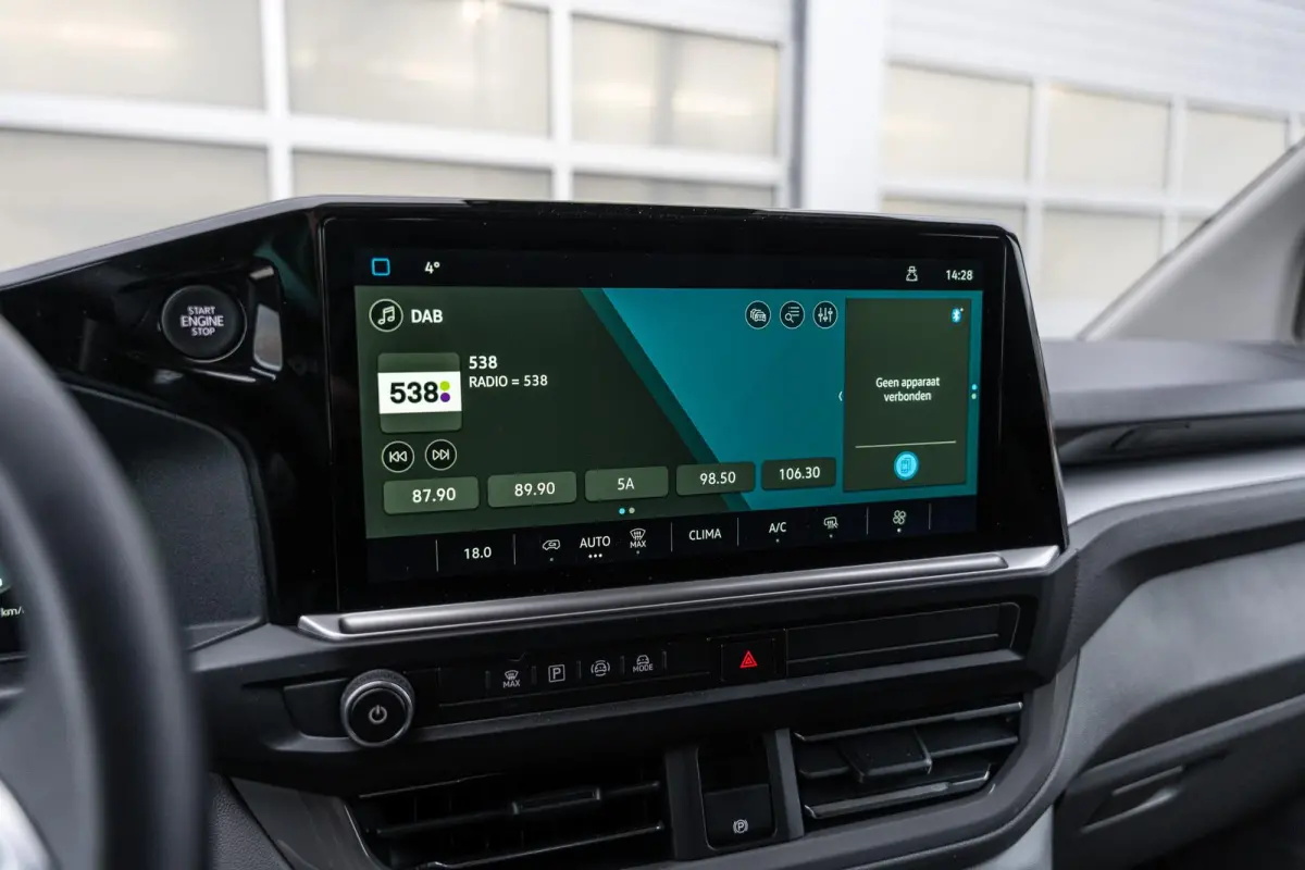 2.0 TDI 110pk L1H1 28 Life | Trekhaak | Apple Carplay/Android Auto | Laadvloer