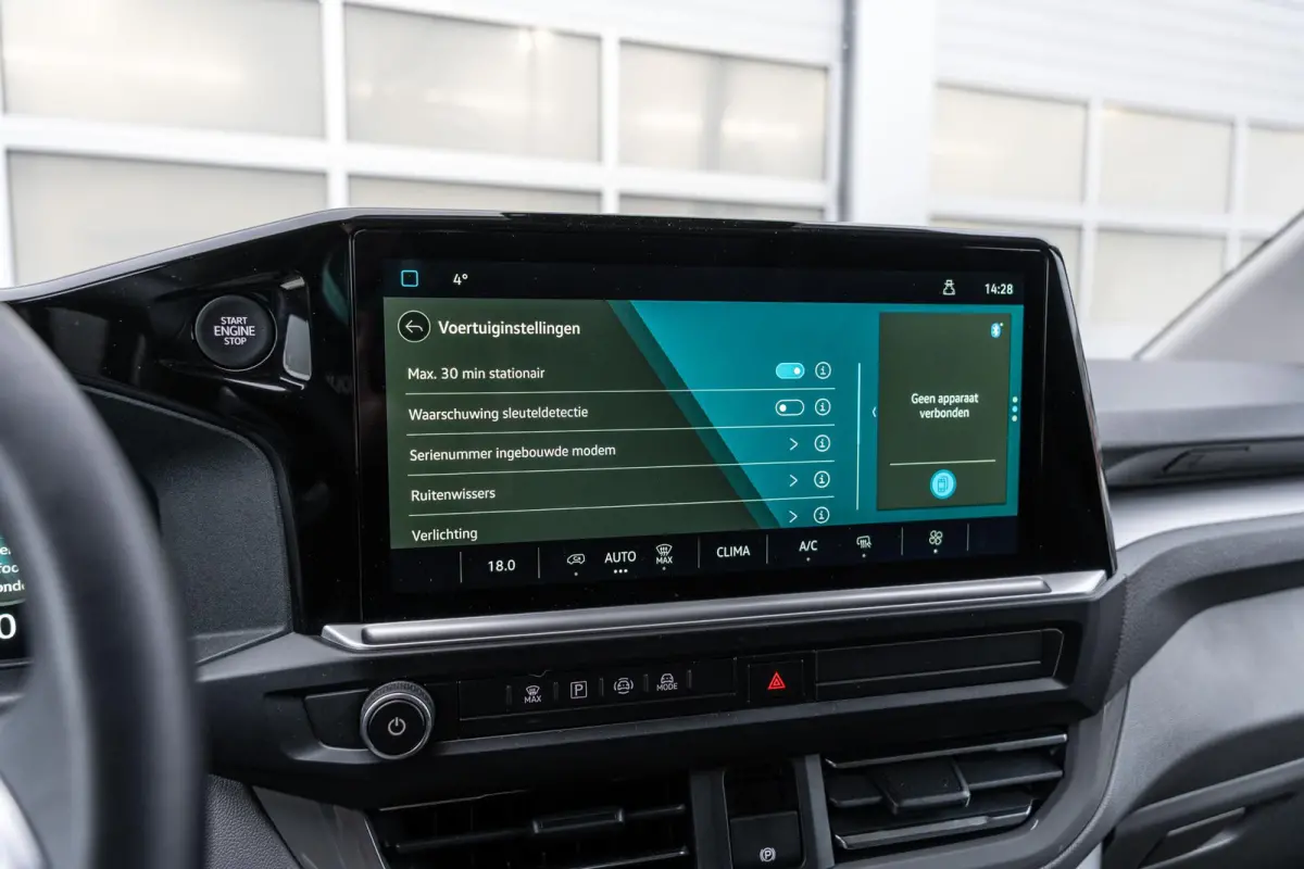 2.0 TDI 110pk L1H1 28 Life | Trekhaak | Apple Carplay/Android Auto | Laadvloer