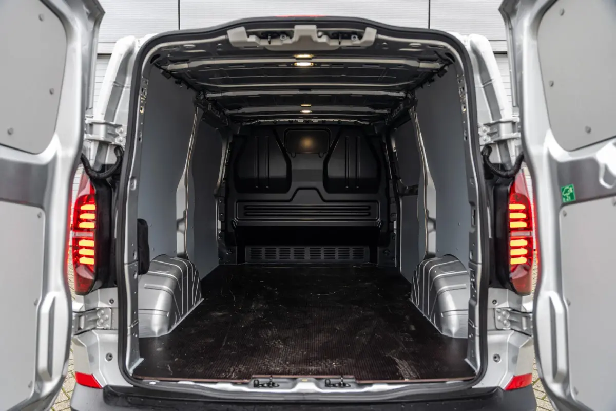 2.0 TDI 110pk L1H1 28 Life | Trekhaak | Apple Carplay/Android Auto | Laadvloer