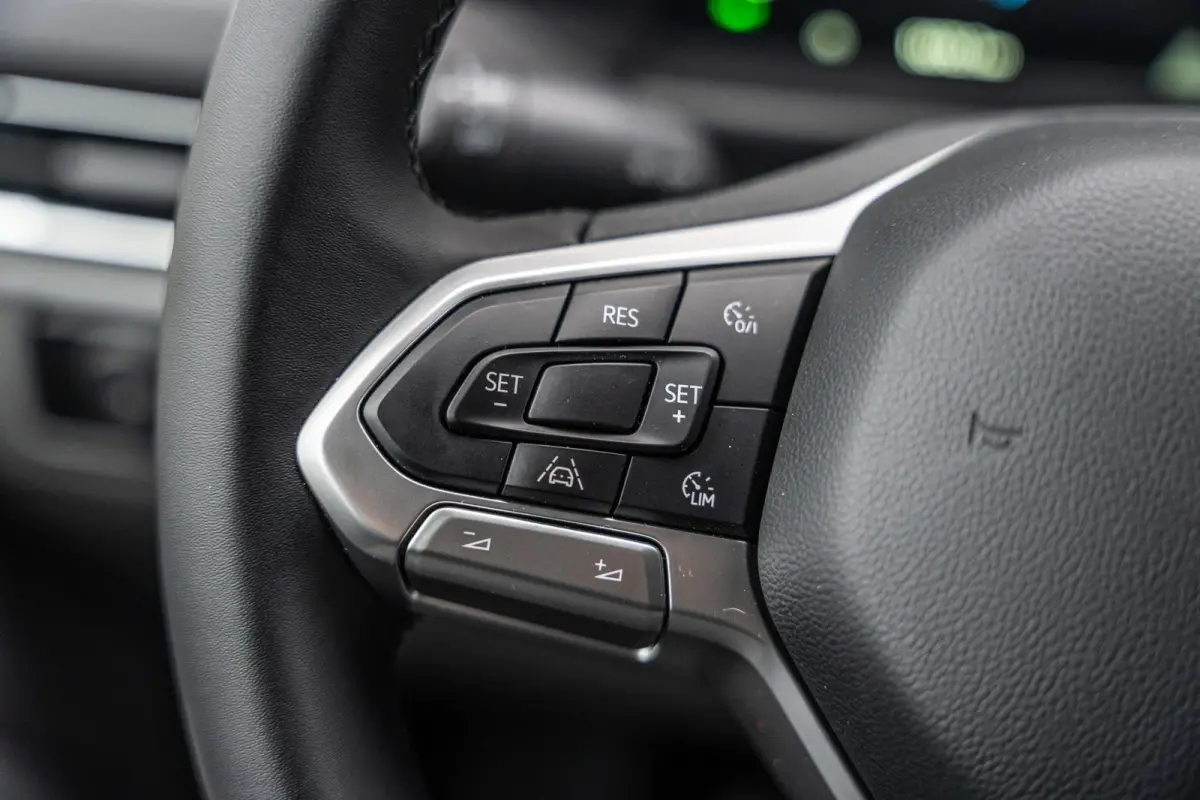 2.0 TDI 110pk L1H1 28 Life | Trekhaak | Apple Carplay/Android Auto | Laadvloer