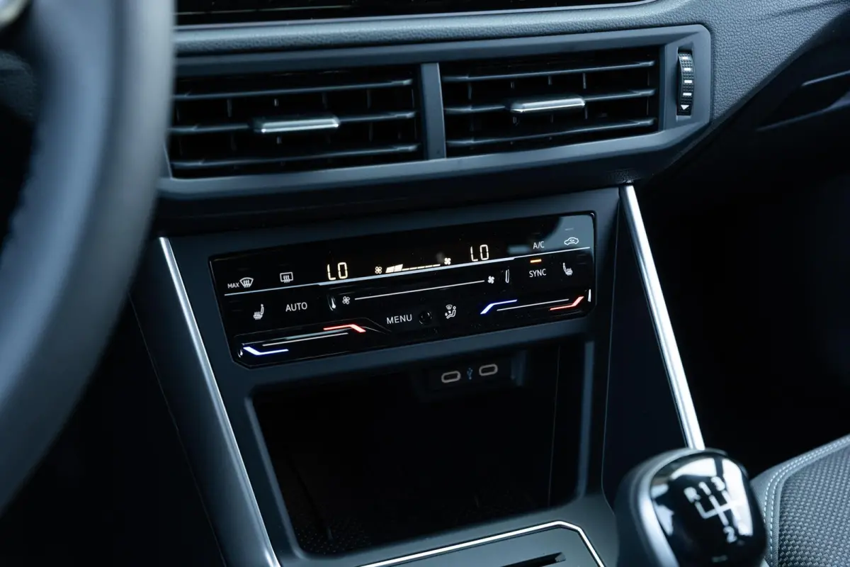 1.0 TSI 95pk 50 Edition | VW Sound Systeem | Voorstoelen Verwarmd