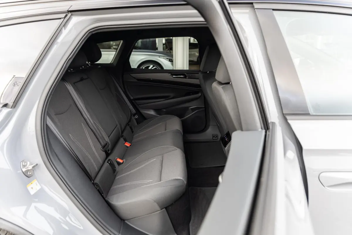286pk Limited Edition 77 kWh | 20" Velgen | Head-up