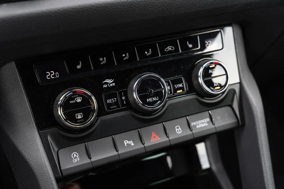 1.5 TSI 150pk DSG Sportline Business | Navigatie | Stoelverwarming | Achteruitrijcamera | 20" Velgen |  Keyless