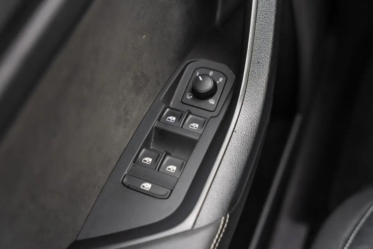 1.5 TSI 150pk DSG Sportline Business | Navigatie | Stoelverwarming | Achteruitrijcamera | 20" Velgen |  Keyless