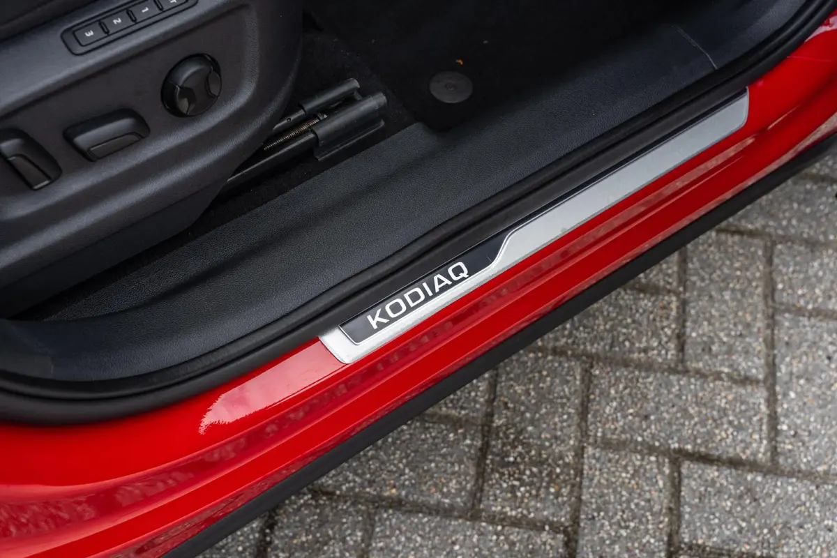 1.5 TSI 150pk DSG Sportline Business | Navigatie | Stoelverwarming | Achteruitrijcamera | 20" Velgen |  Keyless