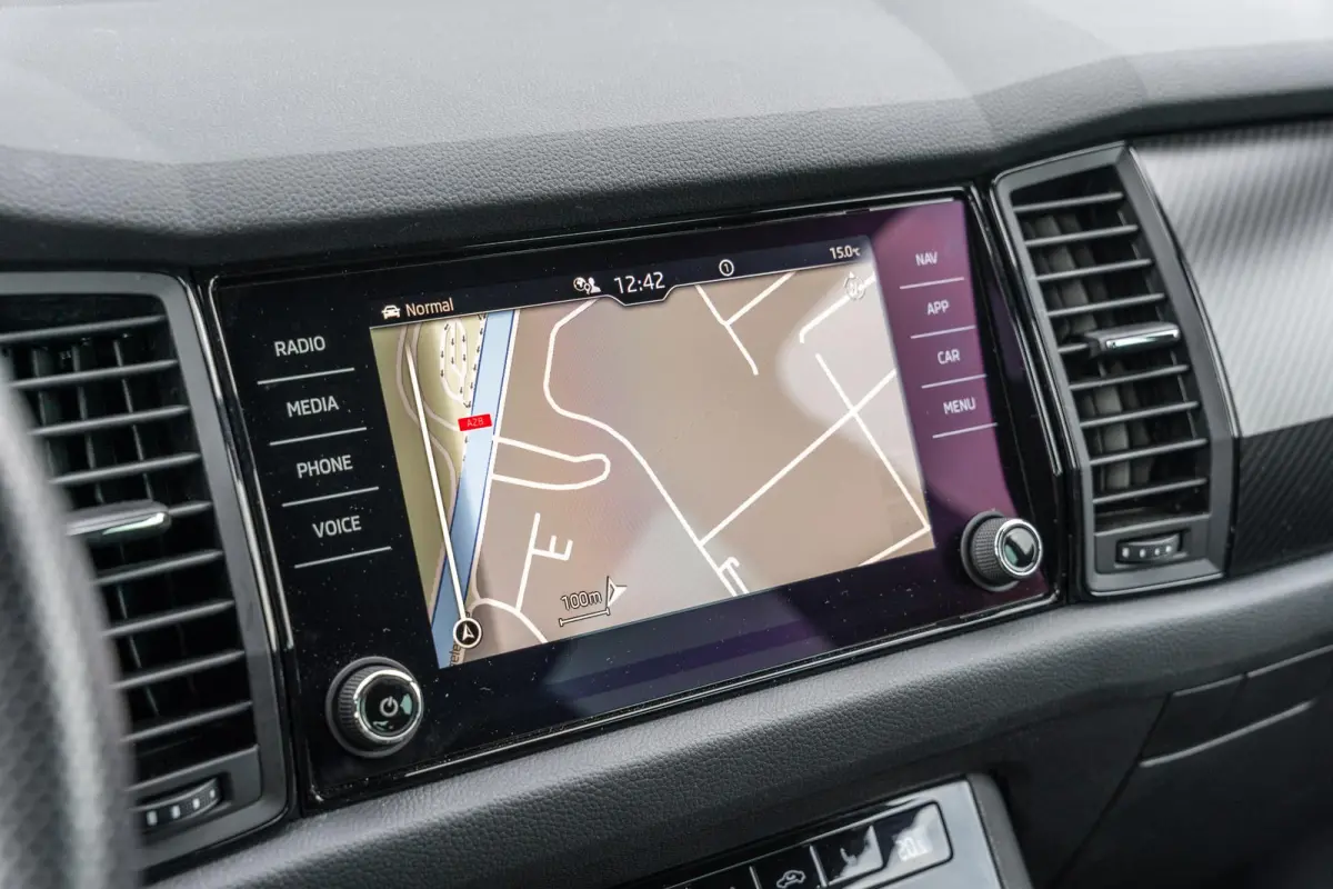 1.5 TSI 150pk DSG Sportline Business | Navigatie | Stoelverwarming | Achteruitrijcamera | 20" Velgen |  Keyless