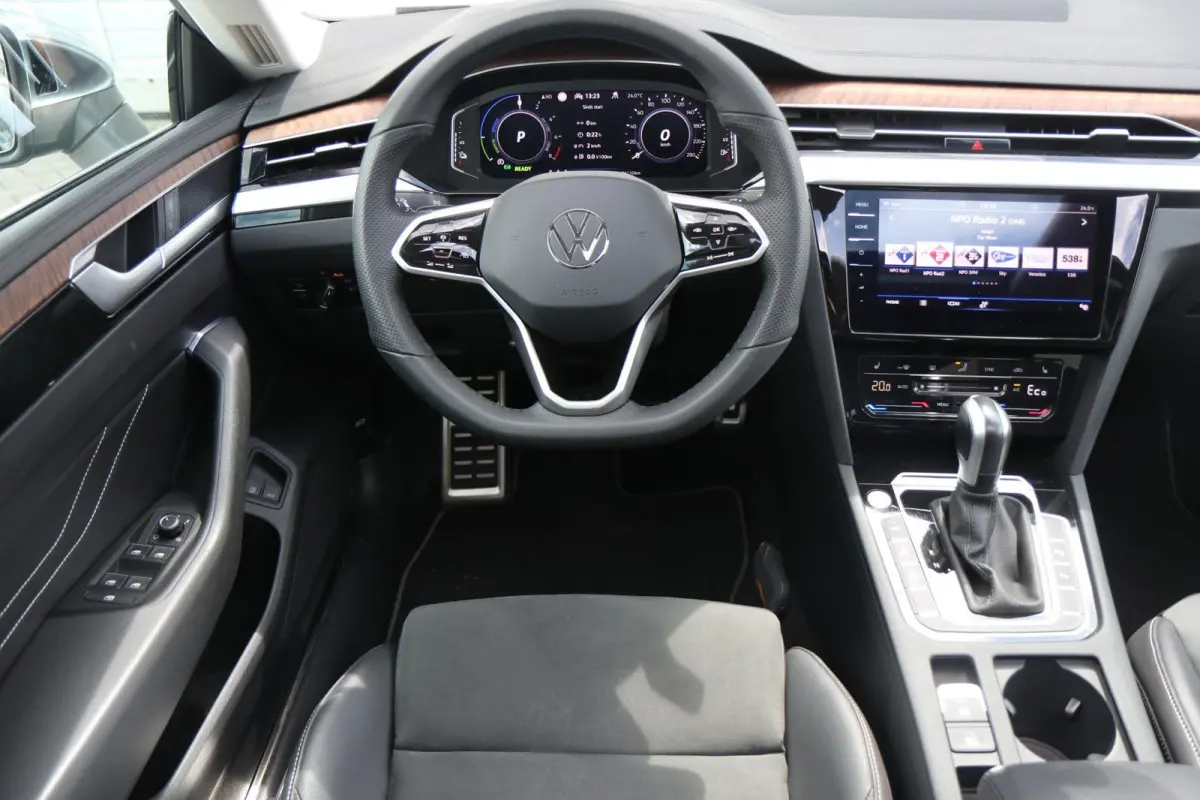 1.4 TSI eHybrid 218pk R-Line Business+ | SoH 91% | Panoramadak | Navigatie | Stoelverwarming | Achteruitrijcamera