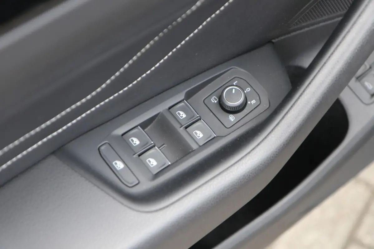 1.4 TSI eHybrid 218pk R-Line Business+ | SoH 91% | Panoramadak | Navigatie | Stoelverwarming | Achteruitrijcamera