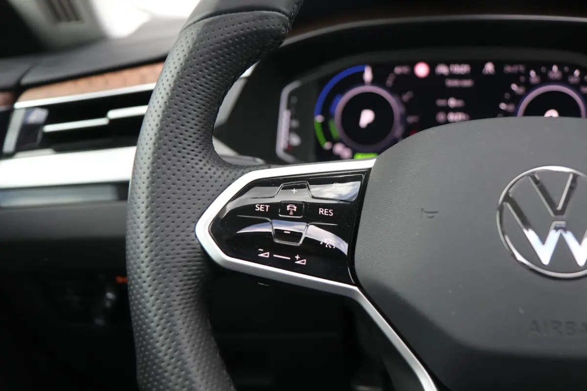 1.4 TSI eHybrid 218pk R-Line Business+ | SoH 91% | Panoramadak | Navigatie | Stoelverwarming | Achteruitrijcamera