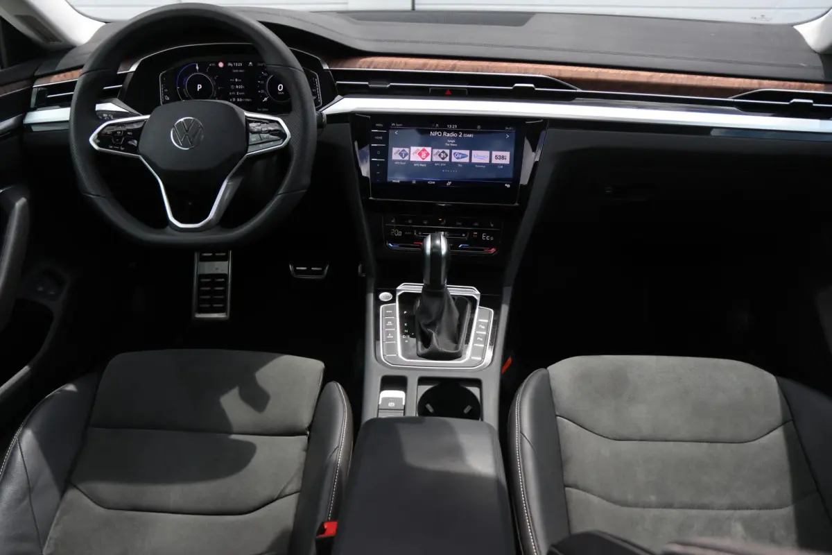 1.4 TSI eHybrid 218pk R-Line Business+ | SoH 91% | Panoramadak | Navigatie | Stoelverwarming | Achteruitrijcamera