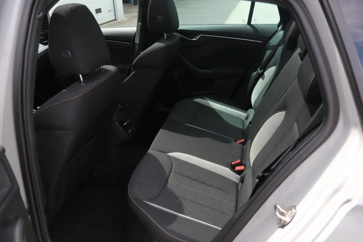1.0 TSI 115pk Business Edition | Panoramadak | 18" Velgen | Adaptive Cruise