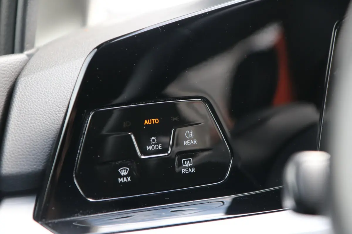 1.0 TSI 110pk Life | Navigatie | Stoel/Stuurverwarming | Camera | Adaptieve Cruise