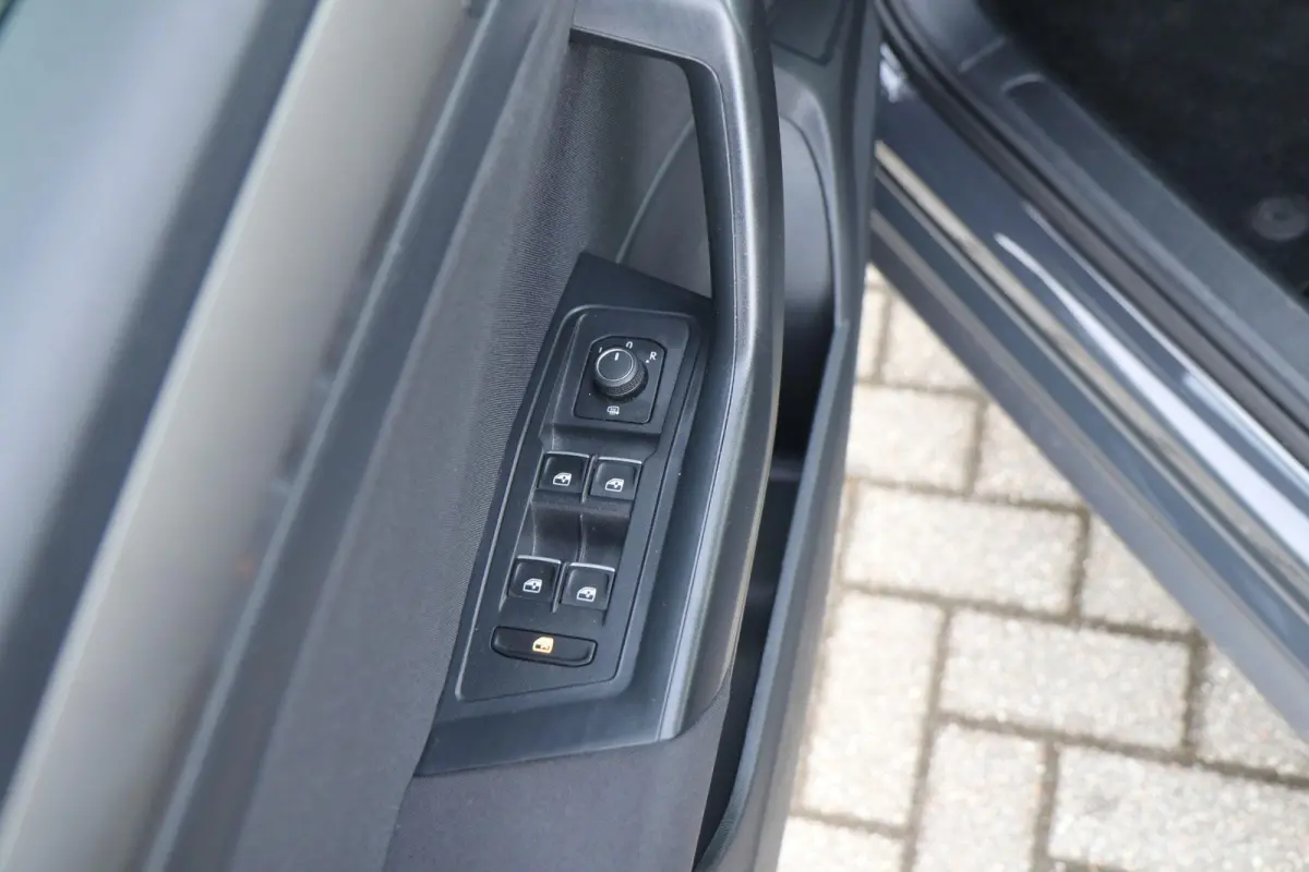 1.0 TSI 110pk Style | Airco | Parkeersensoren | Cruise Control