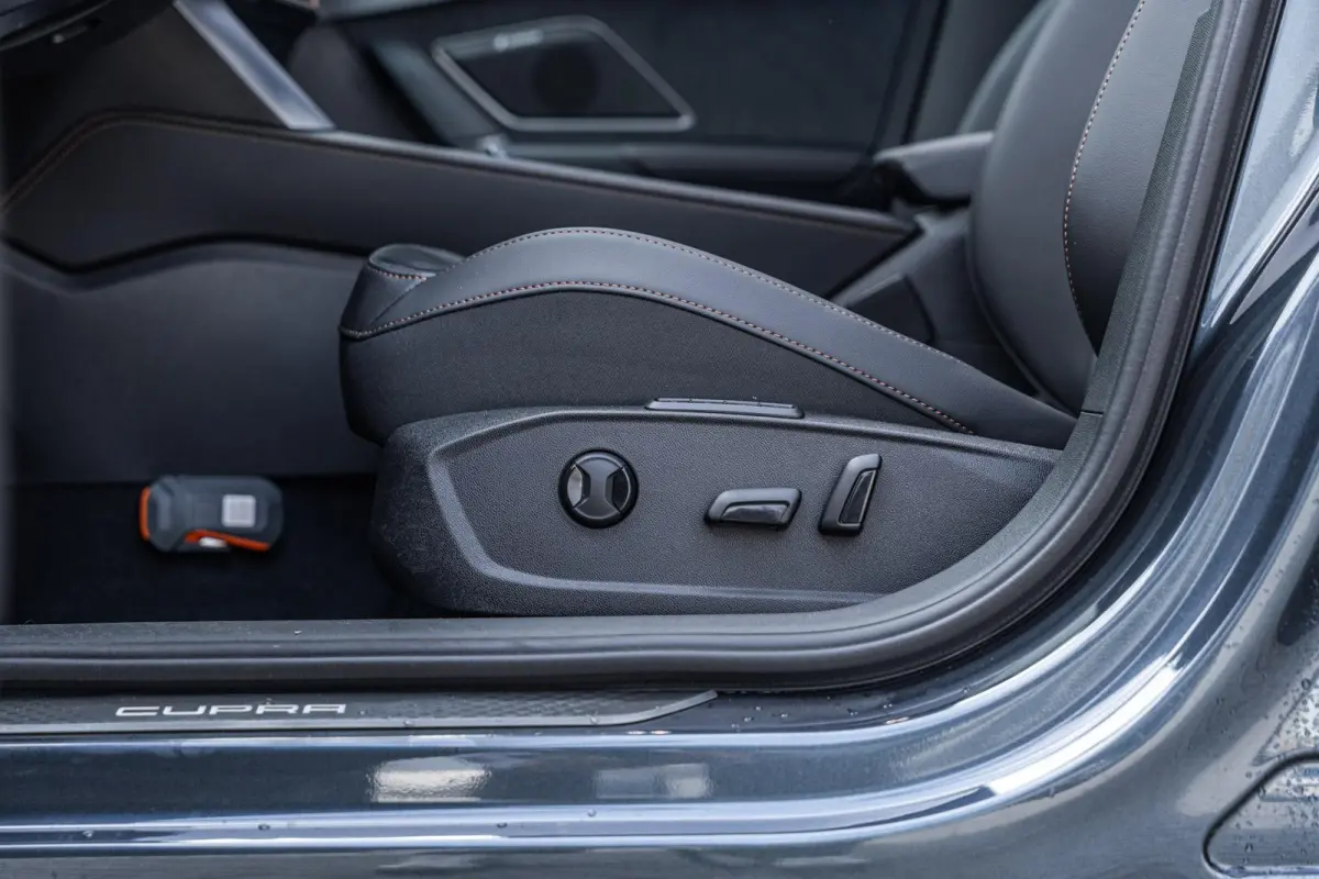 1.5 TSI e-Hybrid 204pk Business | Panoramadak | 19" Velgen | Sportstoelen