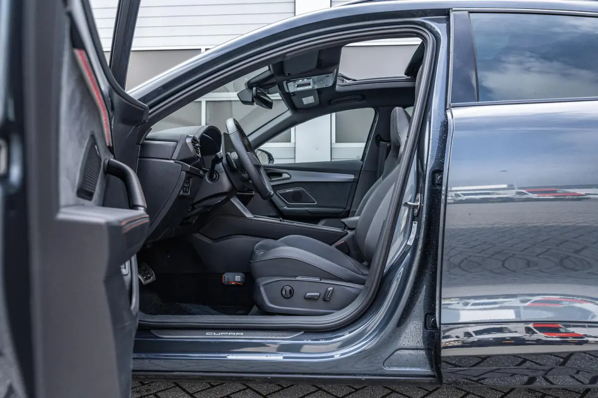 1.5 TSI e-Hybrid 204pk Business | Panoramadak | 19" Velgen | Sportstoelen