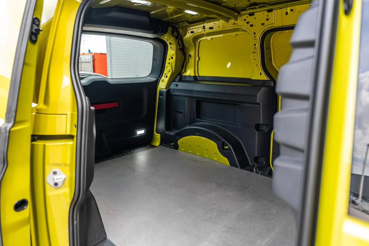 286pk Bulli Edition 79 kWh | 20" Velgen | Sidesteps | Schuifdeur Pakket | Trekhaak