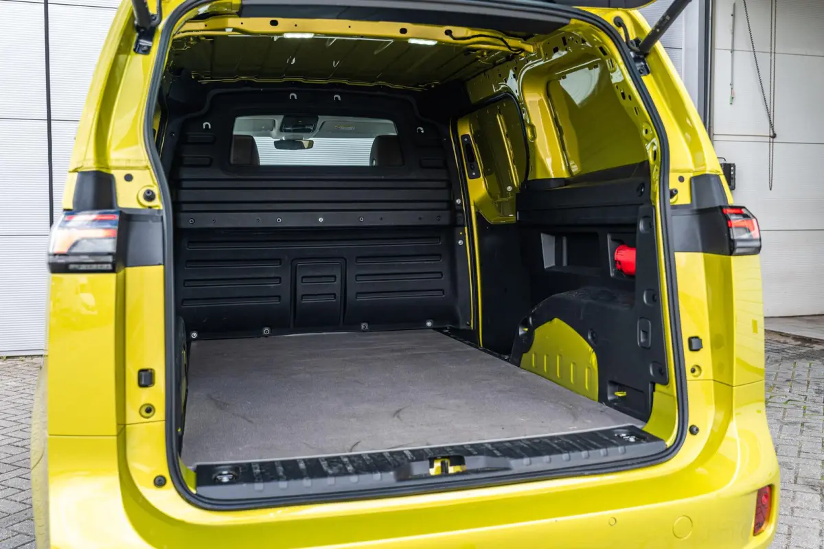 286pk Bulli Edition 79 kWh | 20" Velgen | Sidesteps | Schuifdeur Pakket | Trekhaak