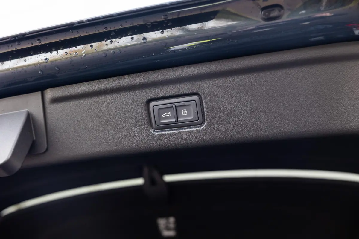 286pk Advanced edition 83 kWh | Trekhaak | Verwarmbaar stuur | Keyless entry