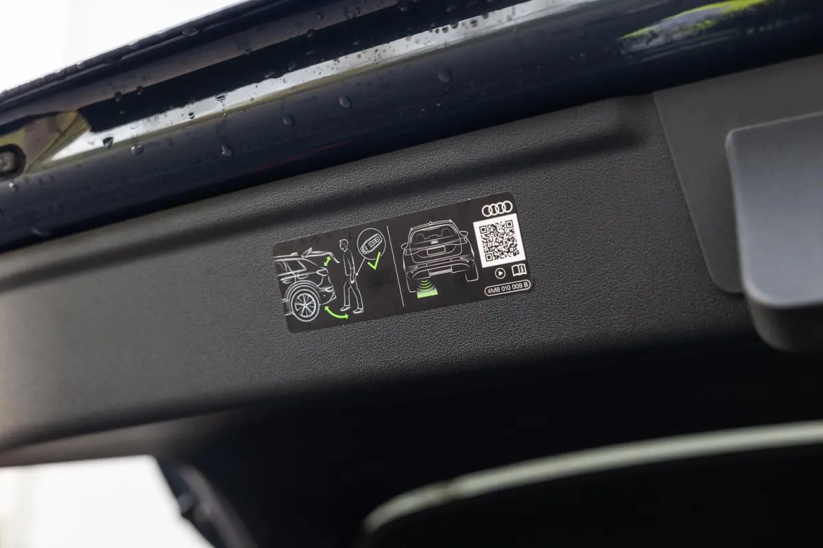 286pk Advanced edition 83 kWh | Trekhaak | Verwarmbaar stuur | Keyless entry
