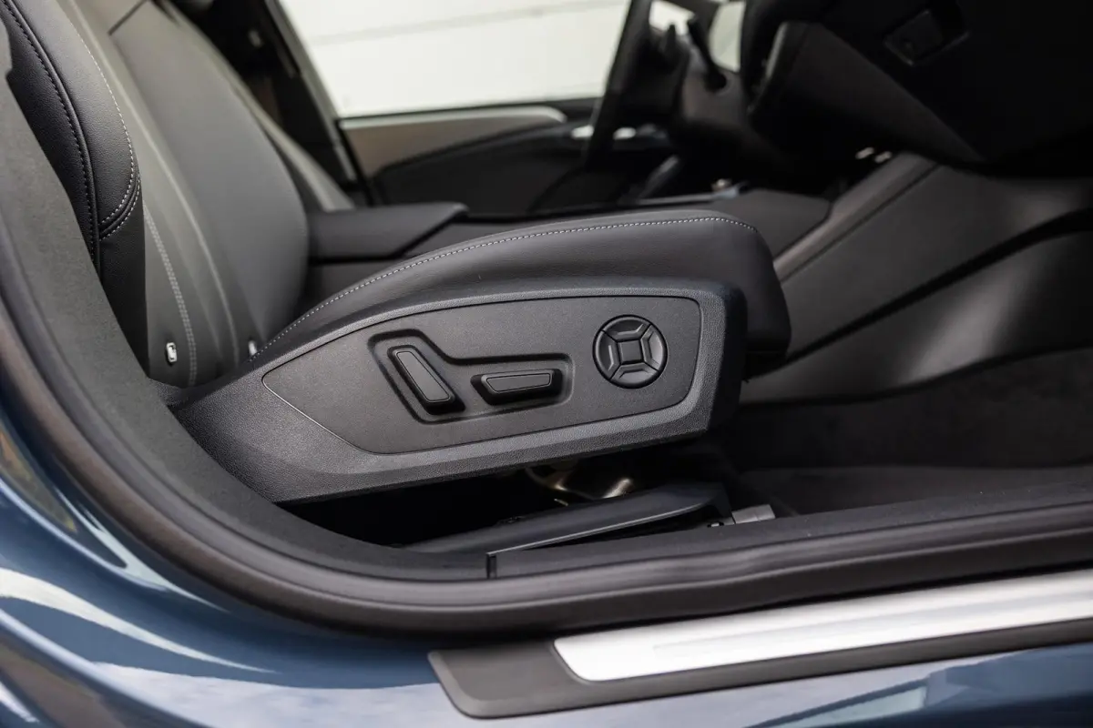 286pk Advanced edition 83 kWh | Trekhaak | Verwarmbaar stuur | Keyless entry