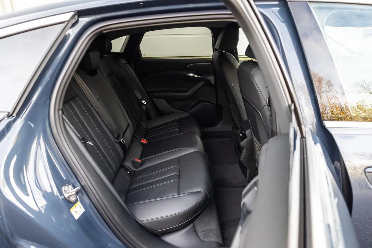 286pk Advanced edition 83 kWh | Trekhaak | Verwarmbaar stuur | Keyless entry