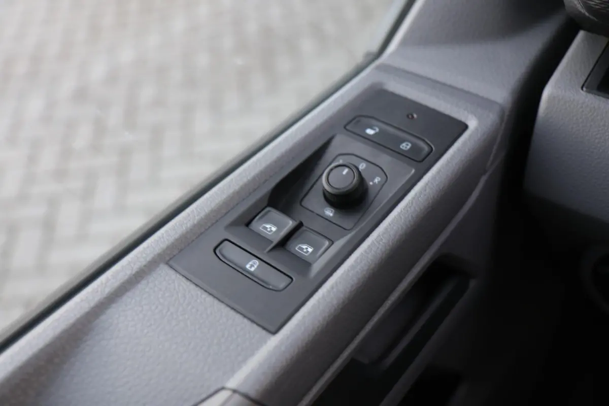2.0 TDI 110pk L2H1 28 DC Comfortline | App Connect Navigatie | Cruise Control | Trekhaak | Parkeersensoren Achter