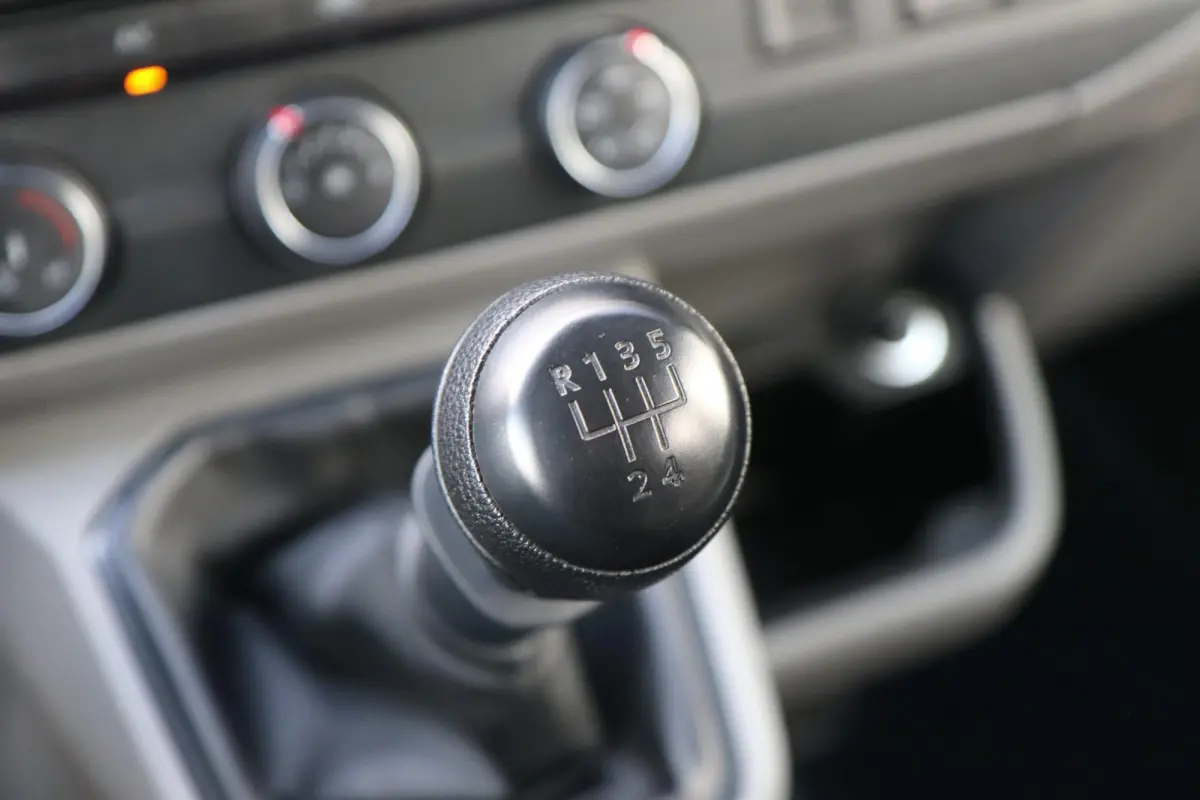 2.0 TDI 110pk L2H1 28 DC Comfortline | App Connect Navigatie | Cruise Control | Trekhaak | Parkeersensoren Achter