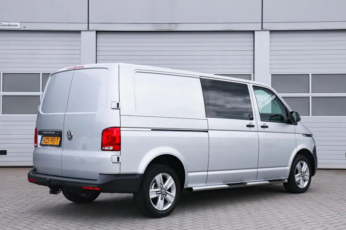 2.0 TDI 110pk L2H1 DC 28 Comfortline | App-Connect Navigatie | Cruise Control | Achteruitrijcamera | Trekhaak | 17"Lichtmetalen Velgen