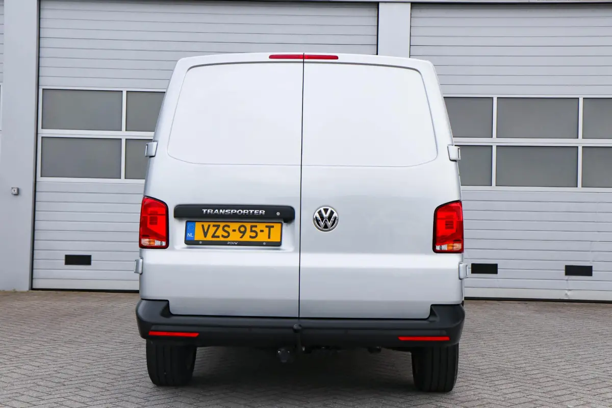 2.0 TDI 110pk L2H1 DC 28 Comfortline | App-Connect Navigatie | Cruise Control | Achteruitrijcamera | Trekhaak | 17"Lichtmetalen Velgen