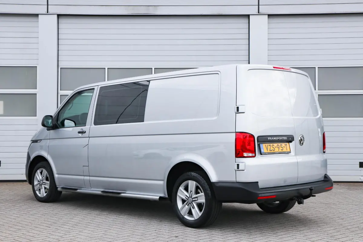 2.0 TDI 110pk L2H1 DC 28 Comfortline | App-Connect Navigatie | Cruise Control | Achteruitrijcamera | Trekhaak | 17"Lichtmetalen Velgen