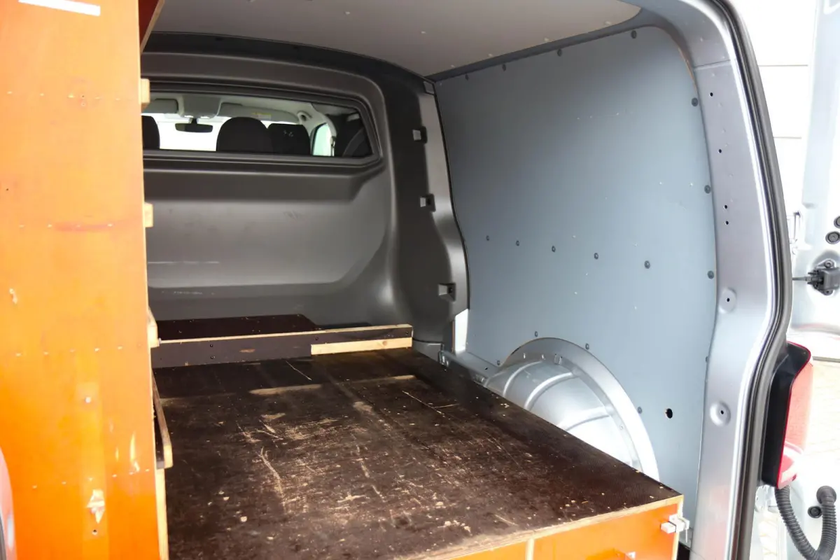 2.0 TDI 110pk L2H1 DC 28 Comfortline | App-Connect Navigatie | Cruise Control | Achteruitrijcamera | Trekhaak | 17"Lichtmetalen Velgen